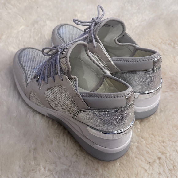 MICHAEL KORS Women's Liv Leather and Mesh Trainer Sneakers size: 8 - Picture 4 of 14